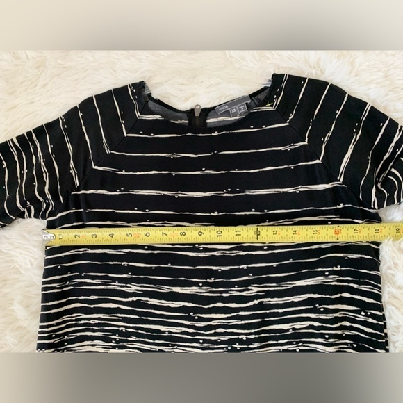 LIKE New, VINCE Black and Cream 100% Silk Shift with Pockets Dress, XS - Picture 12 of 16